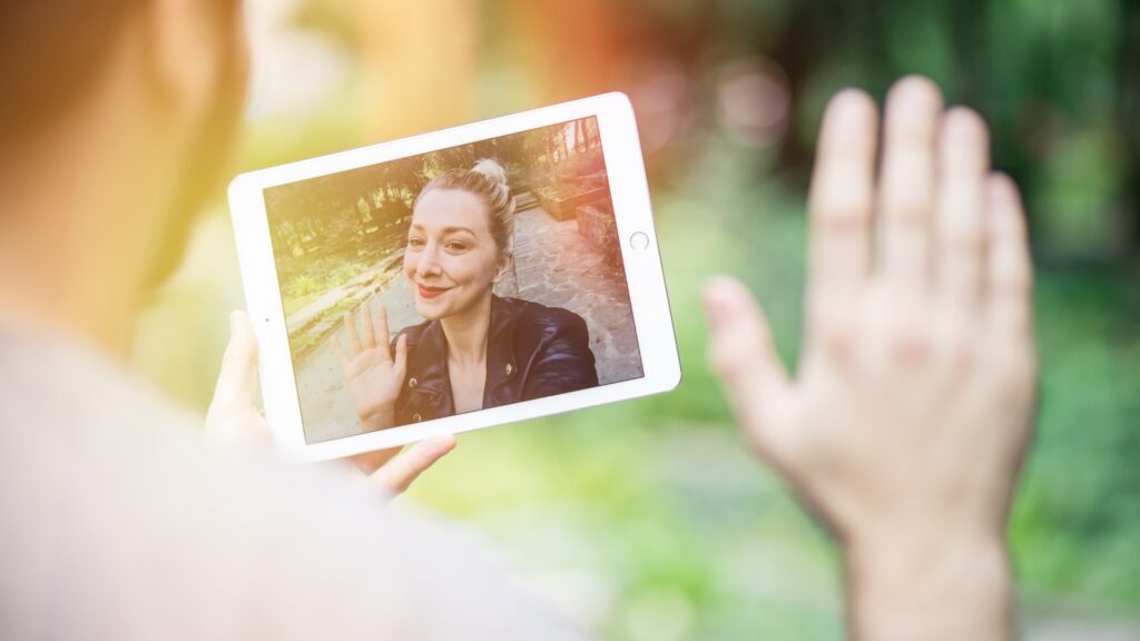 Can long distance relationships work? 6 important things to consider